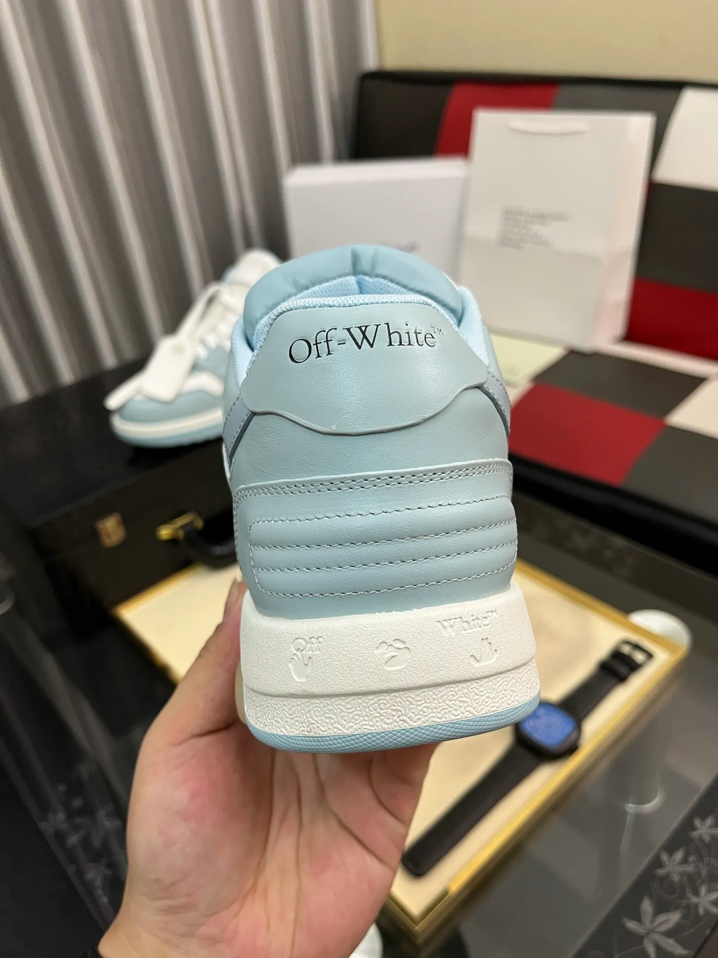 Men's shoes 💰600⌚️⌚️ OFF-White C/O VirGil Abloh fashionable and versatile casual shoes. Exclusive first release of the new model. Made of environmentally friendly cowhide leather and mesh fabric upper material. The insole is embedded with foam cushioning EVA material. The correct midsole is equipped with EVA lightweight cushioning. External tooth nail rubber outsole. The correct accessories can be customized simultaneously. Women's model: 35-40 Men's model: 39-45